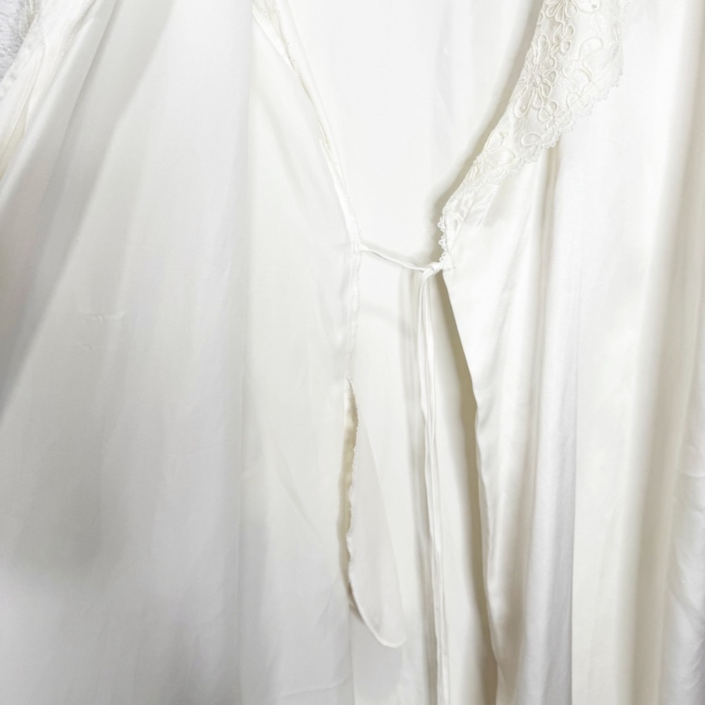 Delicates Cream Chemise and Robe Set - Picture 14 of 16